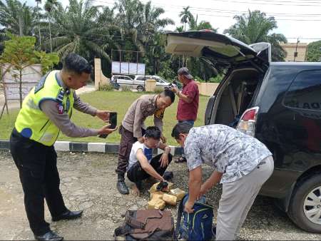 Jajaran Polres Inhu Amankan Pemuda Pekanbaru, Sabu 7 Kg Gagal Masuk Jambi